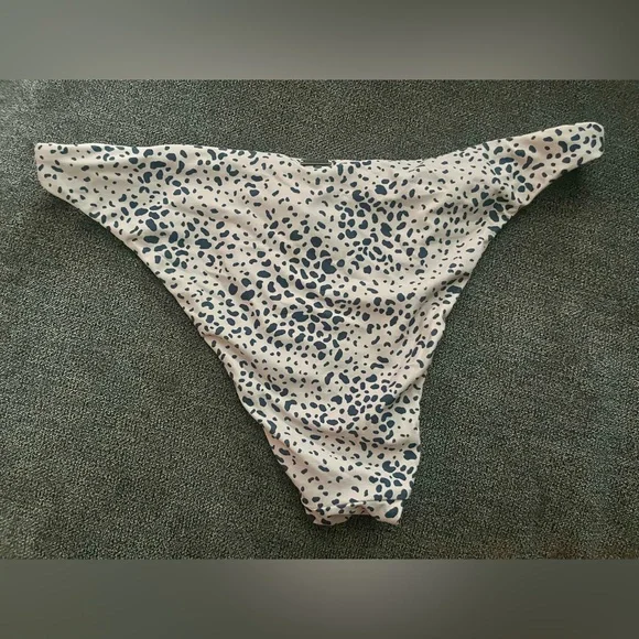 New! O’Neill Cheeky Leopard Print Bikini Bottoms - Picture 4 of 5